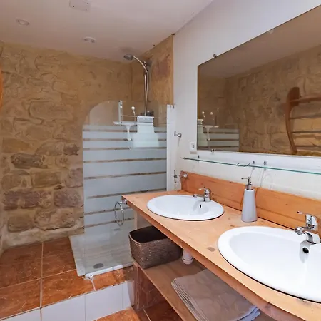 Le Bonheur Dans Notre Pre 33 P Hotel 3*